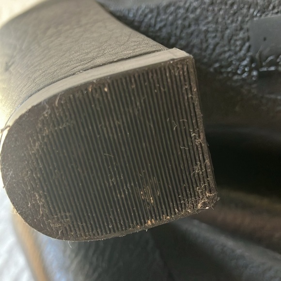 Kate Spade: Black Pebbled Leather Mannie Bow boots- 8.5 - Picture 15 of 16